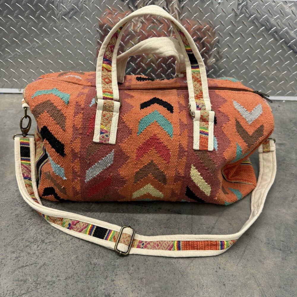 PANACHE APPAREL SOUTHWESTERN NATIVE WEEKEND DUFFLE BAG